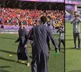 Shoaib Akhtar and Harbhajan Singh Engage in Lighthearted Banter on the Field – Watch Video!