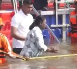 President Droupadi Murmu Takes Holy Dip at Triveni Sangam