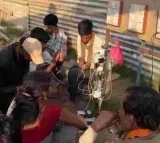 man earns thousand rupees per hour by providing charging for mobiles in maha kumbh