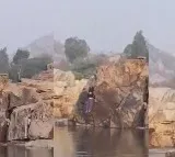 Doctor on trip with friends died in river
