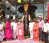 Actor Suniel Shetty gifts mechanical elephant to temple