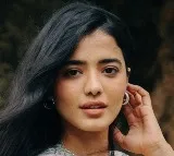 Career Path Lagging For Young Heroines