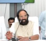 Uttam Kumar Reddy fires at KCR family for not participate in Survey