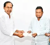 KCR 10 laks financial assistance to BRS leader