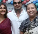 మన చిన్న సాయం చిన్నారులకు పెద్ద సంతోషాన్ని ఇస్తుంది: వరలక్ష్మీ శరత్‌కుమార్‌ 

