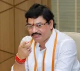 Maharashtra minister Dhananjay resigns
