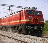 Rail Accident Averted in Andhra Pradesh: Howrah Express Escapes Mishap