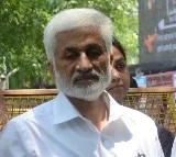 Vijayasai Reddy appears before CID in Kakinada Seaports case
