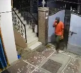 Thief snatches Mangalasutra from woman in Hyderabad