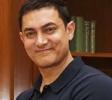 Aamir Khan makes first public appearance with girlfriend Gauri in front of media cameras