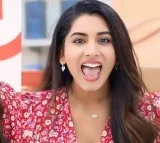 TV Anchor Vishnupriya Appears Before Panjagutta Police