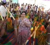 Nara Bhuvaneswari Plays Kolam with Women Watch the Viral Video