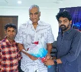 హృదయాన్ని కదిలించేలా 'మాతృ' మూవీ నుంచి వచ్చిన 'చూస్తున్నవేమో' పాట
