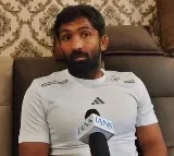 First rejected, now pleading: Yogeshwar Dutt mocks Vinesh Phogat for seeking silver medallist benefits
