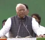 Kharge Accuses BJP of Conspiracy Against National Leaders