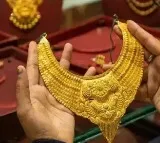 Gold Price Hits 100000 Mark Reasons Behind the Surge