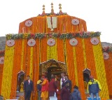 Char Dham Yatra: Badrinath opens for devotees with melodious music of Garhwal Rifles band