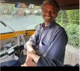 Delhi Auto Driver's Kind Heart Impresses Foreign Woman Tourist