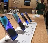 Apple Defies Trump Continues India Manufacturing Plans