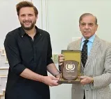 Shahid Afridi Honored by Pakistan PM Amidst India Pakistan Tensions