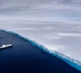 A23a Iceberg Worlds Largest Iceberg Breaking Apart