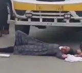 Drunk Girl in Bhimavaram Creates Ruckus on Road Viral Video