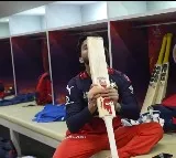 Kohli gifts his bat to Rajat Patidar after RCB win