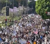 Protesters clash with National Guard troops in Los Angeles