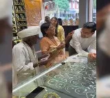 93 Year Olds Love For His Wife And A Jewellery Shops Priceless Gesture