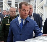 Dmitry Medvedev says Many countries ready to provide nuclear weapons to Iran