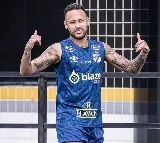 Neymar extends Santos contract until December 2025