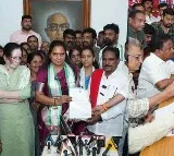 Kavitha Seeks Left Parties Support for Rail Roko