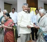 Chandrababu Naidu Receives Gold Bangles Donation for Amaravati Construction