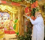 HM Shah offers prayers at Ahmedabad's Jagannath Temple, to attend key meetings later today