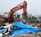 HYDRA Demolishes Illegal Structures at Sunnam Cheruvu in Madhapur
