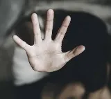 Pune Highway Robbery Gang Assaults Girl Steals Jewelry