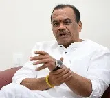 Komatireddy Venkat Reddy Says KTR Harish Rao Not His Level