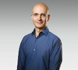 Indian origin Sabih Khan named Apples new Chief Operating Officer