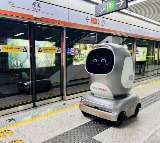 China Develops New Delivery Robots That Travel on Trains