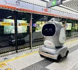 China Develops New Delivery Robots That Travel on Trains