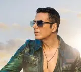 Akshay Kumar claims he is already scared after seeing Kajol & Twinkle Khanna together