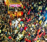 Sea of mourners slows down VS's final journey to Alappuzha