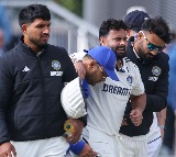 4th Test: Fresh injury scare for India as Pant taken off the field due to right foot injury