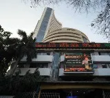 Stock Market Closes with Losses Due to IT Realty Sector Sell off