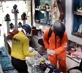 Ghaziabad Jewelry Store Looted by Men in Delivery Uniforms