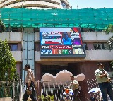 Sensex, Nifty trade lower, IT stocks continue to lose