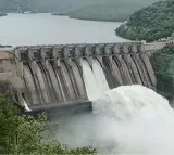 Srisailam Reservoir continues to receive floodwater