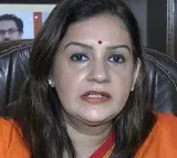 'Incorrect, unacceptable, offensive': Priyanka Chaturvedi slams Trump's 'Dead economy' remark on India