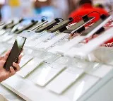 Indias Smartphone Exports Reach New Heights with Apple