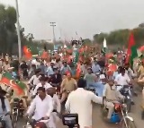 Pakistan: Tehreek-e-Insaf holds protests to demand Imran Khan's release